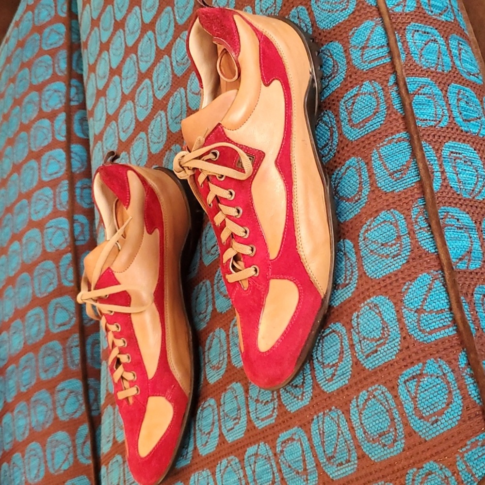 Stylish Red and Tan Men's Sneakers - Picture 2 of 16